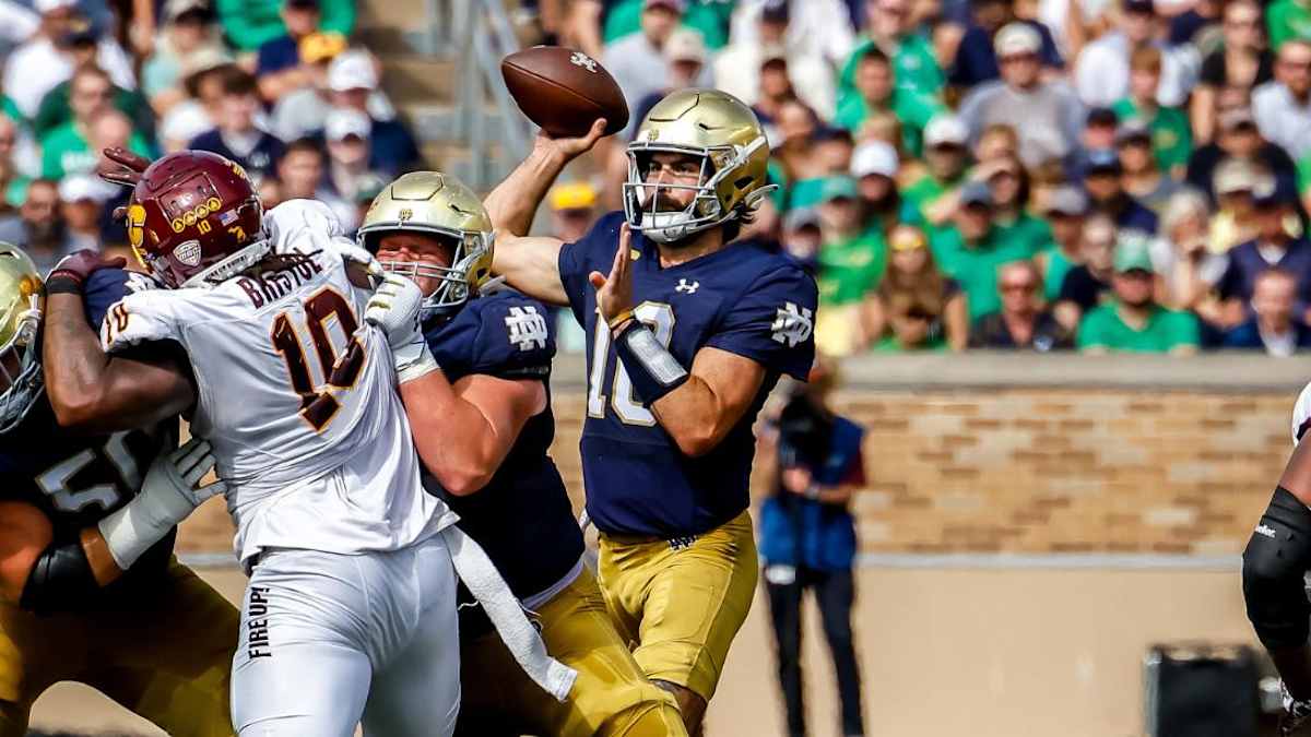 Notre Dame's Defense Stiffens in Second Stanza to Subdue Central Michigan  41-17