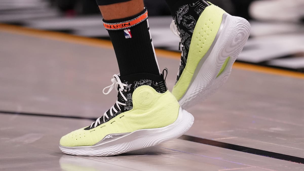 Stephen Curry Debuts Two New Colorways of Signature Shoes - Sports