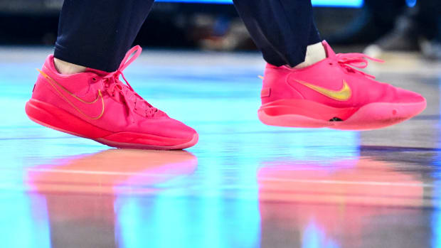 Lebron discount shoes pink