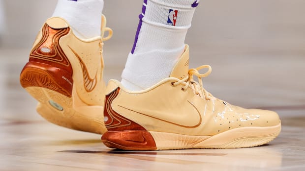 LeBron James Debuts 21st Signature Sneaker In Lakers Opener - Sports  Illustrated FanNation Kicks News