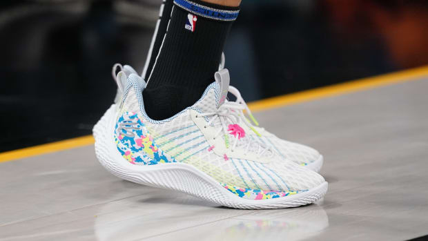 White steph on sale curry shoes