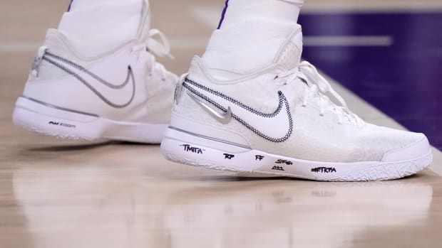 Lebrons cheap shoes white