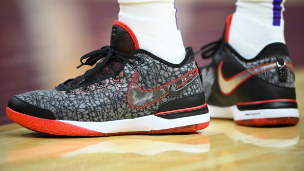 Lebron james new cheap shoes release date