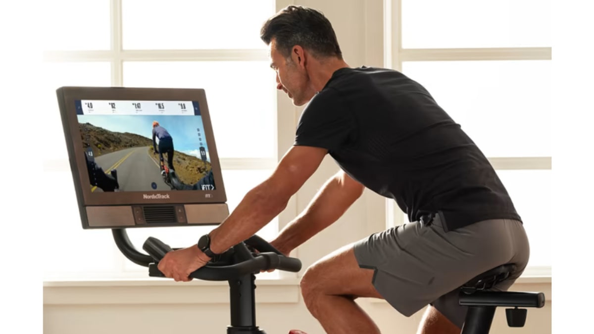 Best exercise bike clearance with screen