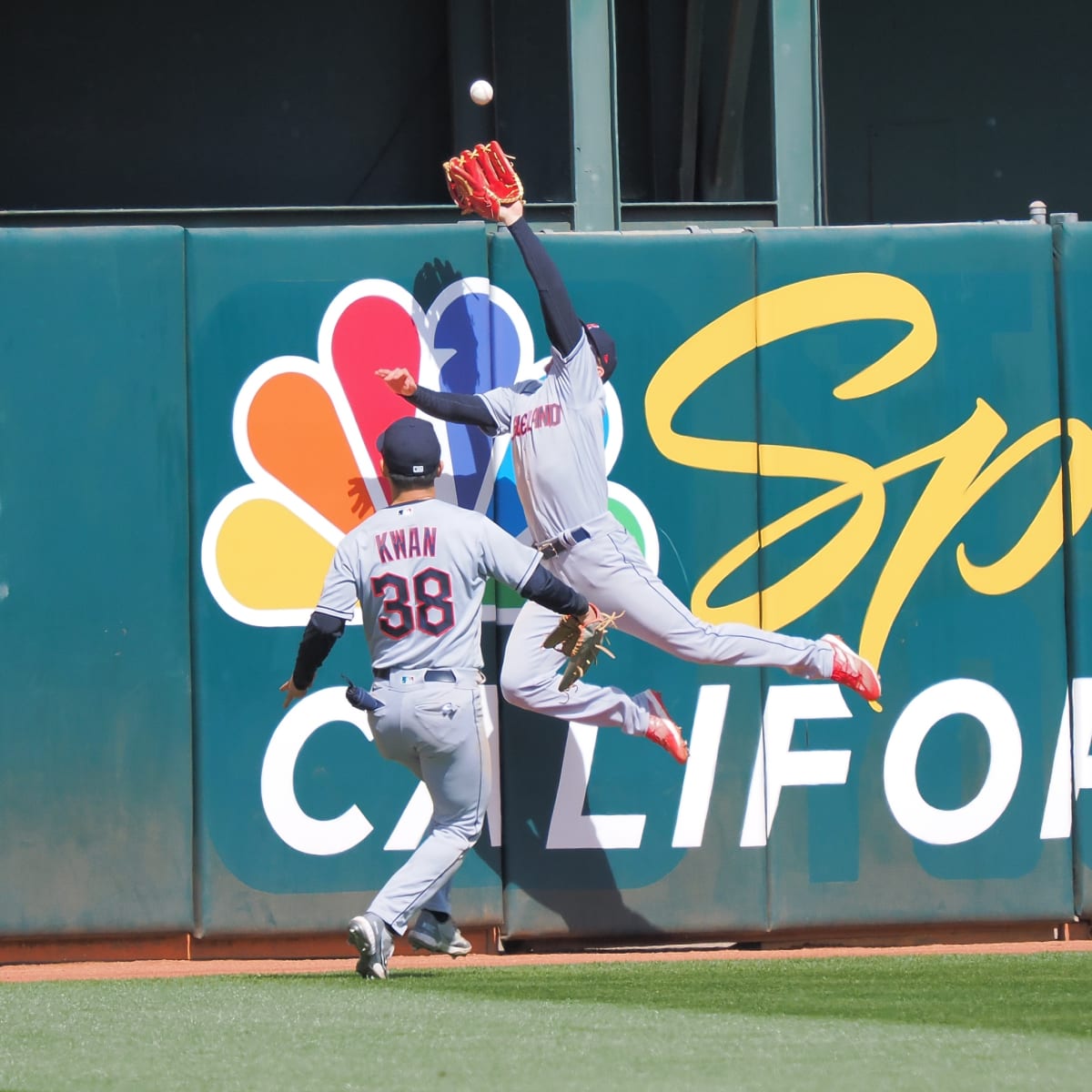 Guardians lose but Myles Straw homers for first time in 1,160 plate  appearances - Covering the Corner