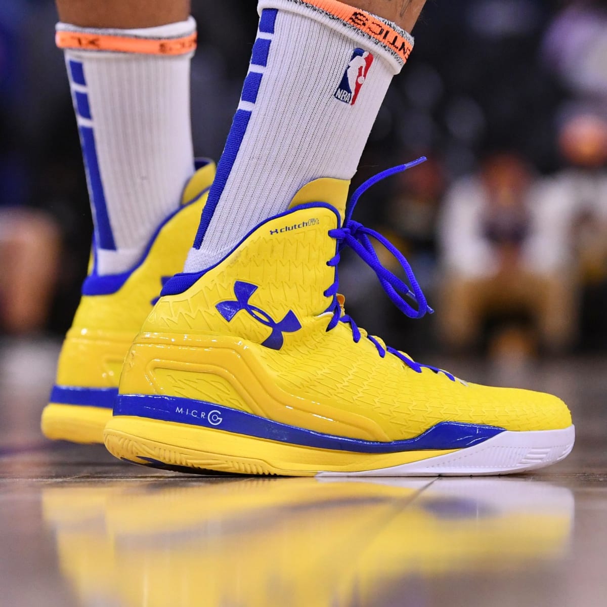 jazz Outlook rijm Stephen Curry Warms Up in Under Armour ClutchFit Drive - Sports Illustrated  FanNation Kicks News, Analysis and More