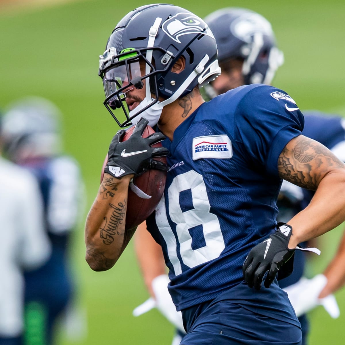 Seahawks Wide Receiver John Ursua Makes Impressive One-Handed Catch In  Training Camp