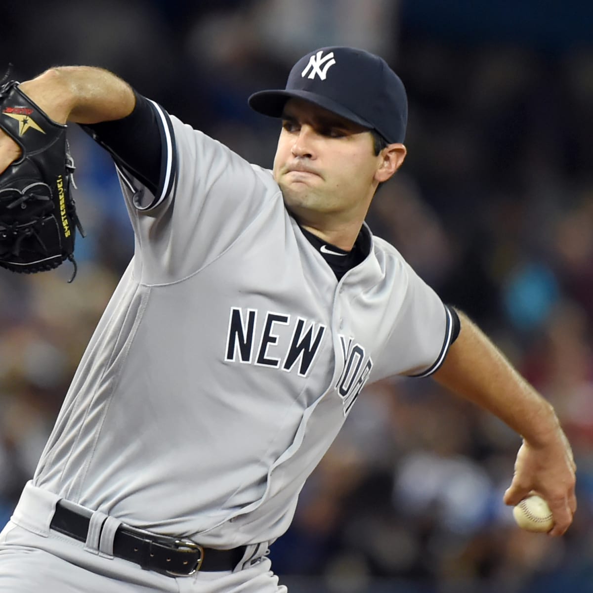 Yankees release right-hander from minor-league contract 