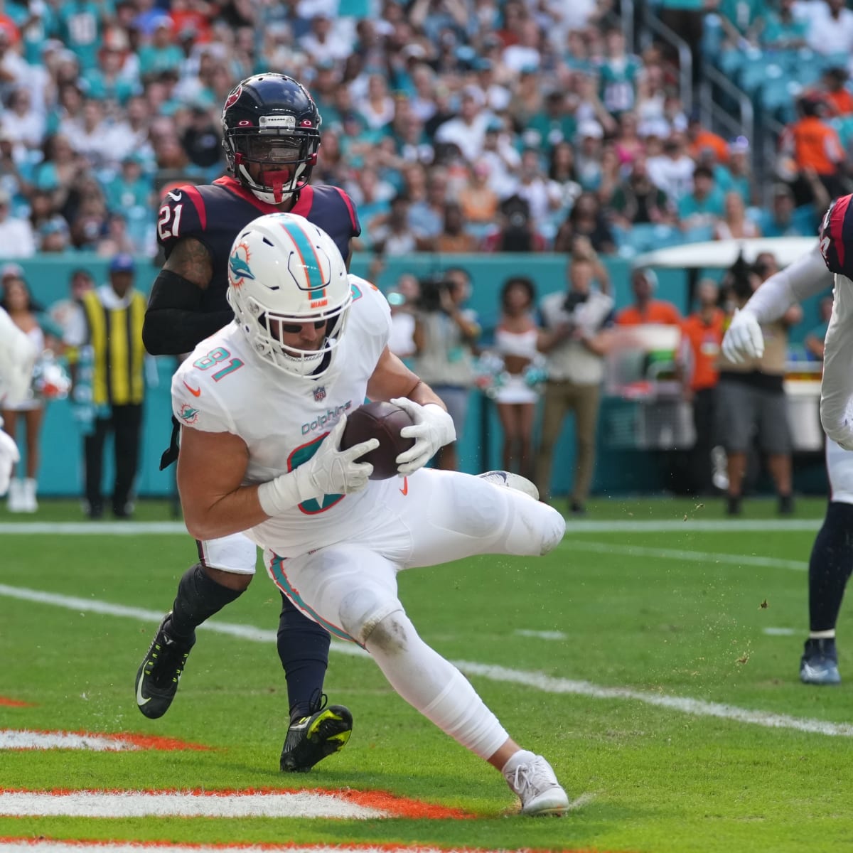 Pro Football Hall of Fame on X: Before last weekend, there had only been  one QB in @MiamiDolphins history to have 3+ passing TDs in three  consecutive games. Now, there's Tua 