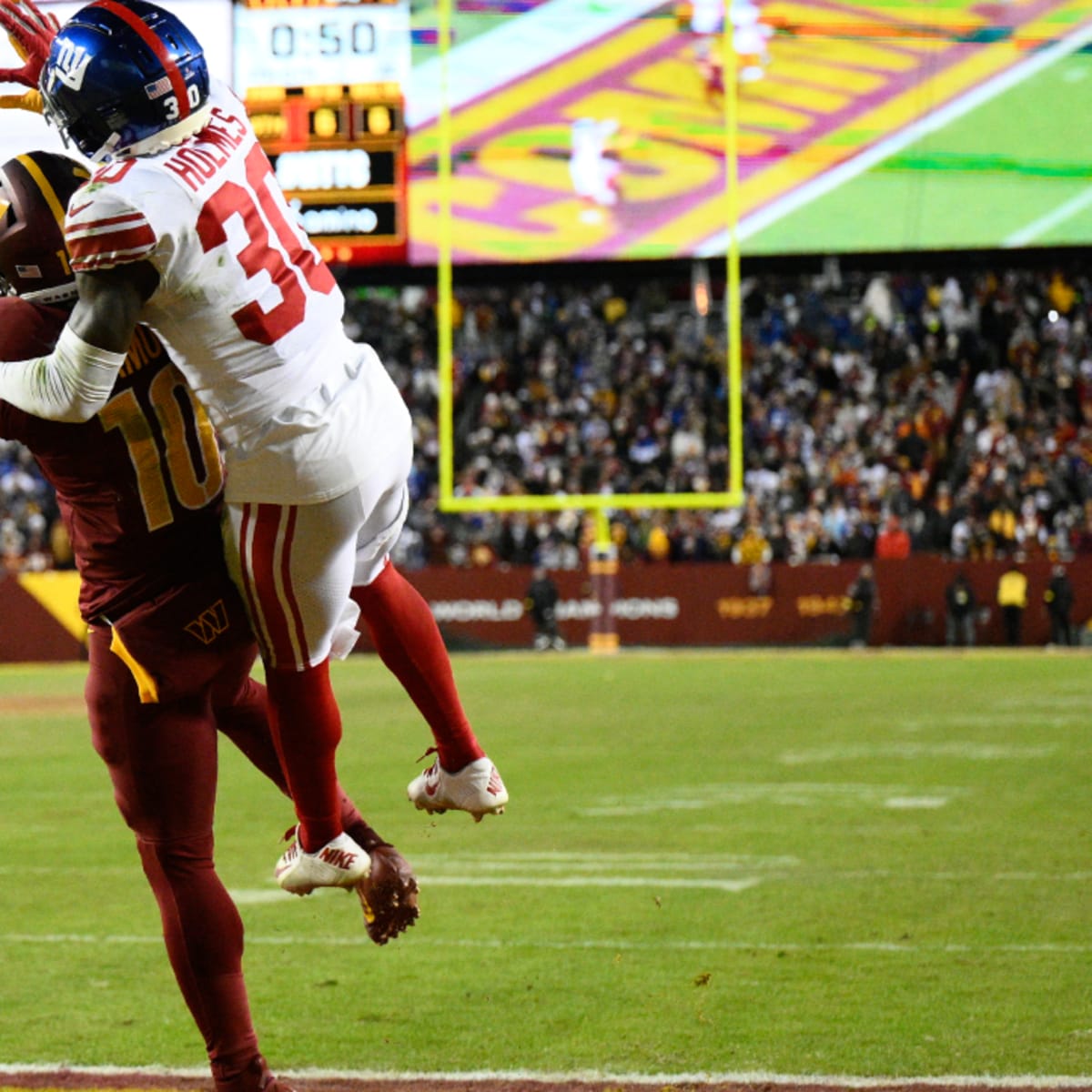 Giants win vs. Commanders after controversial ending at the goal line 