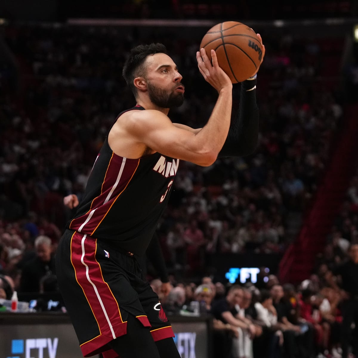 Cavs officially acquire Max Strus from Miami Heat, make other free agency  signings official 