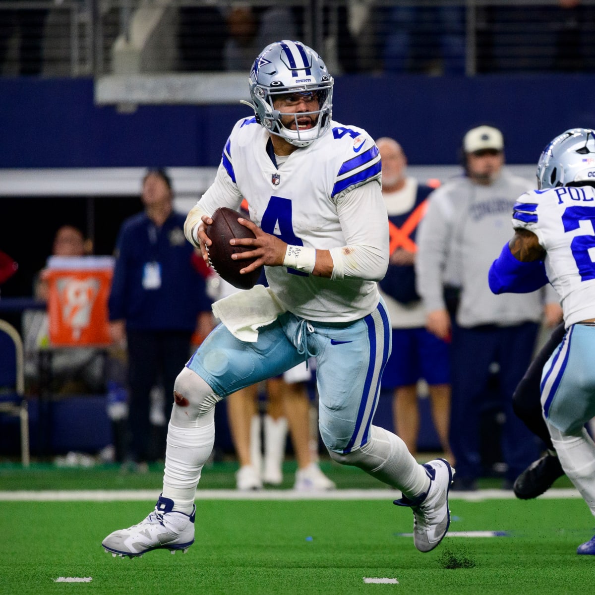 Dak Prescott leads Cowboys over banged-up Titans - Taipei Times