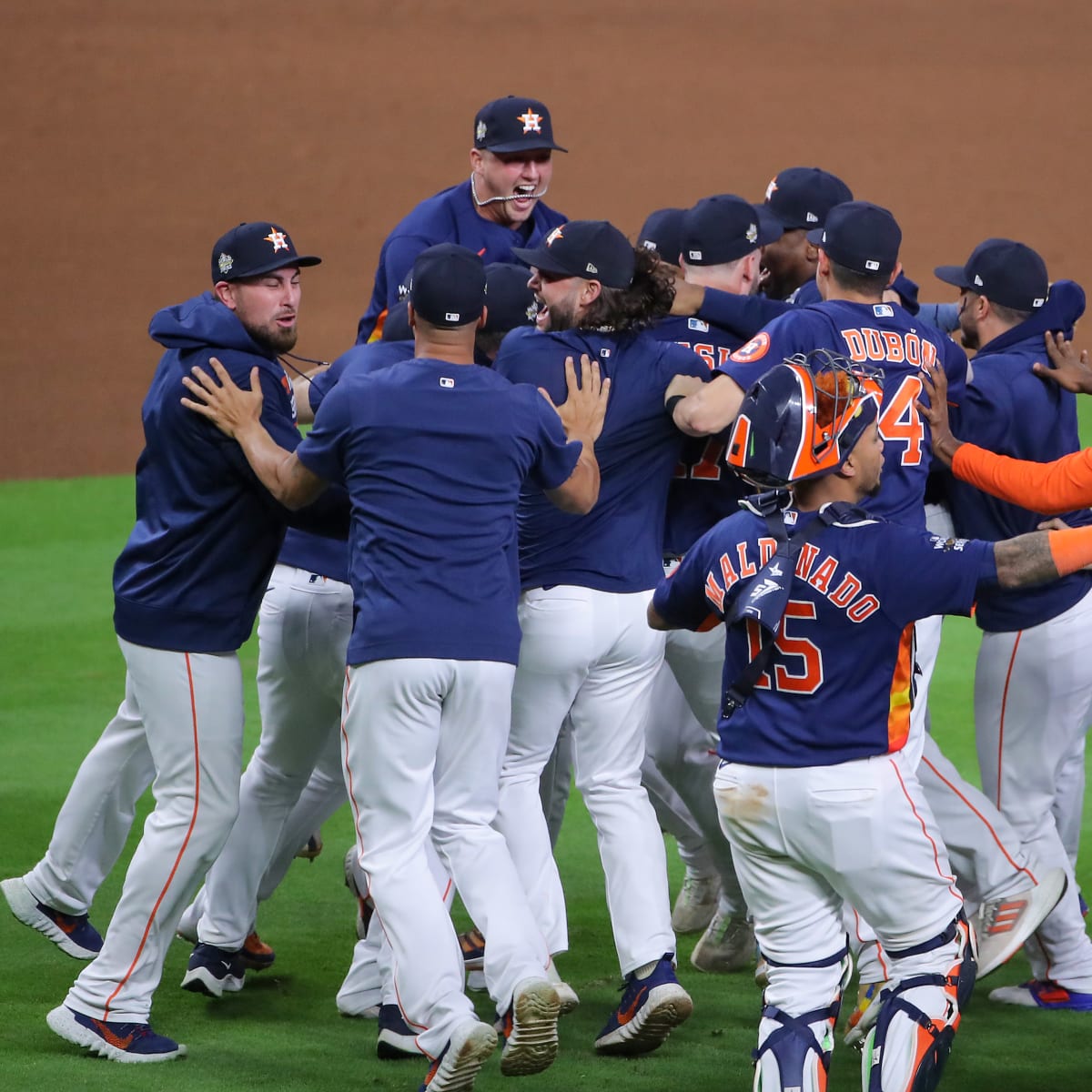 As COVID-19 ravages Texas, experts worry as Rangers, Astros mull fans