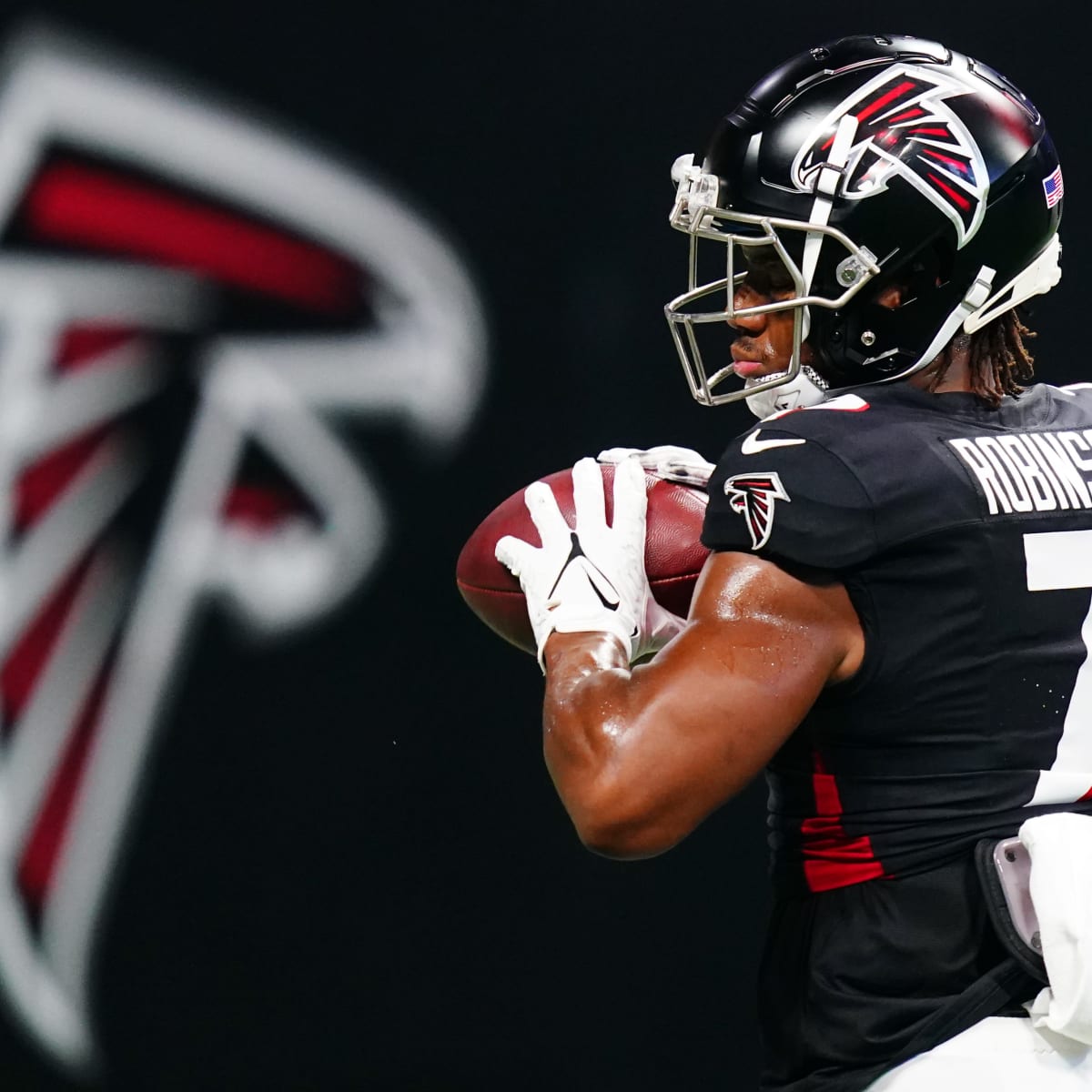 Texas Longhorns in the NFL: Falcons RB Bijan Robinson looks nearly  unstoppable in rookie season - Burnt Orange Nation