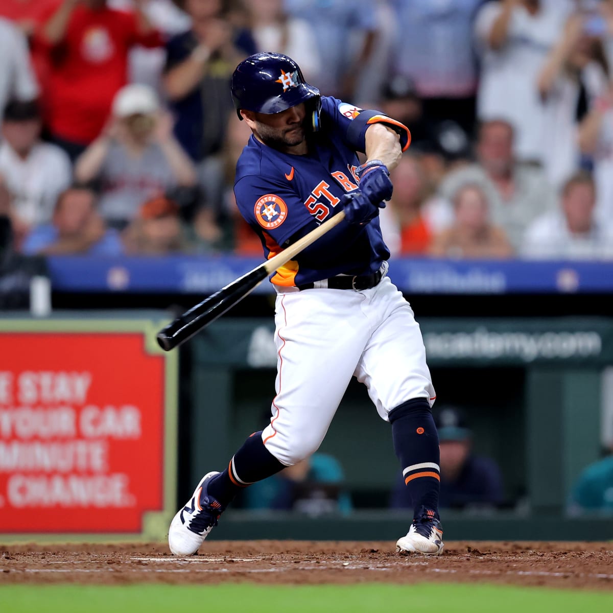 Jose Altuve placed on injured list by Astros with left oblique