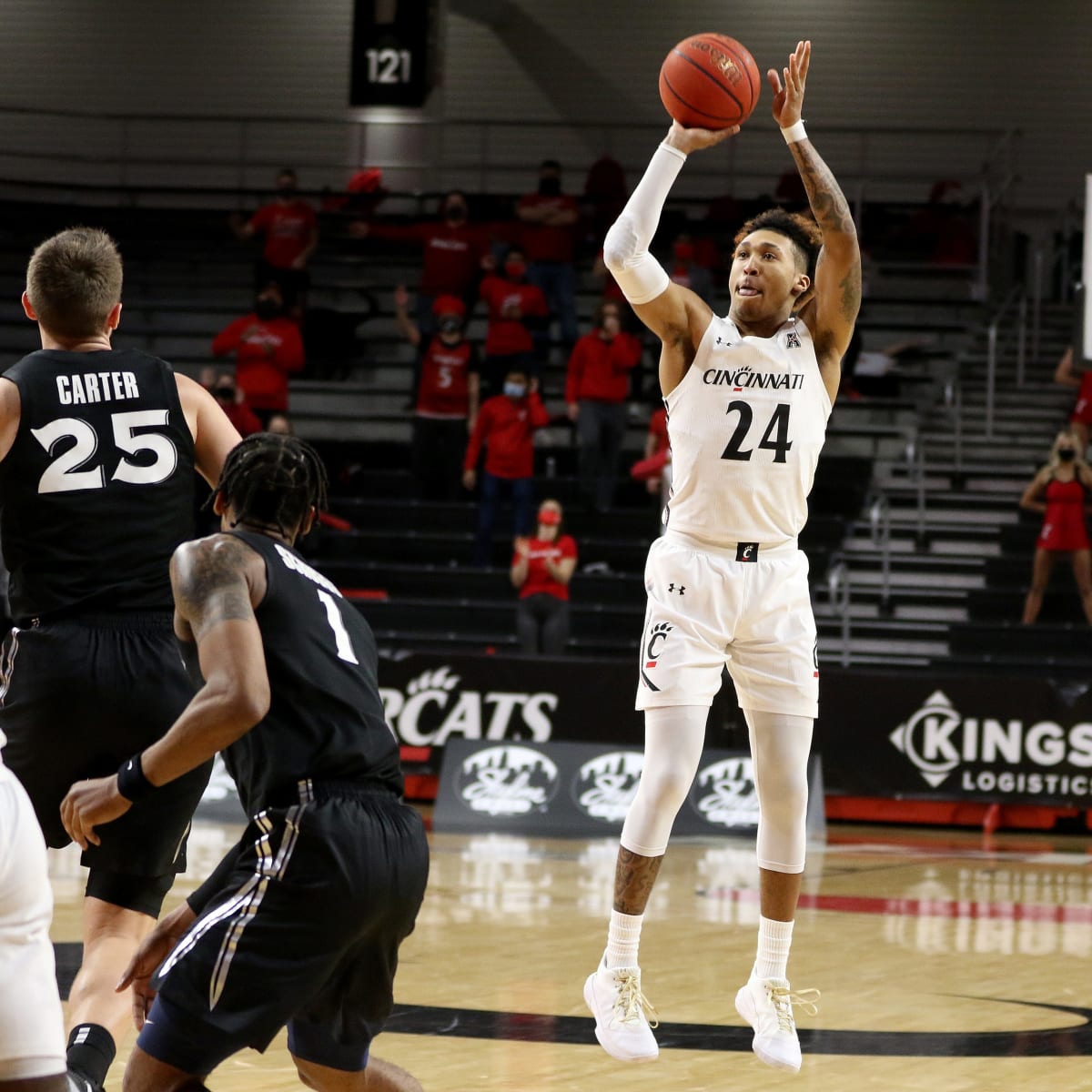 UC Bearcats basketball player David DeJulius donating proceeds