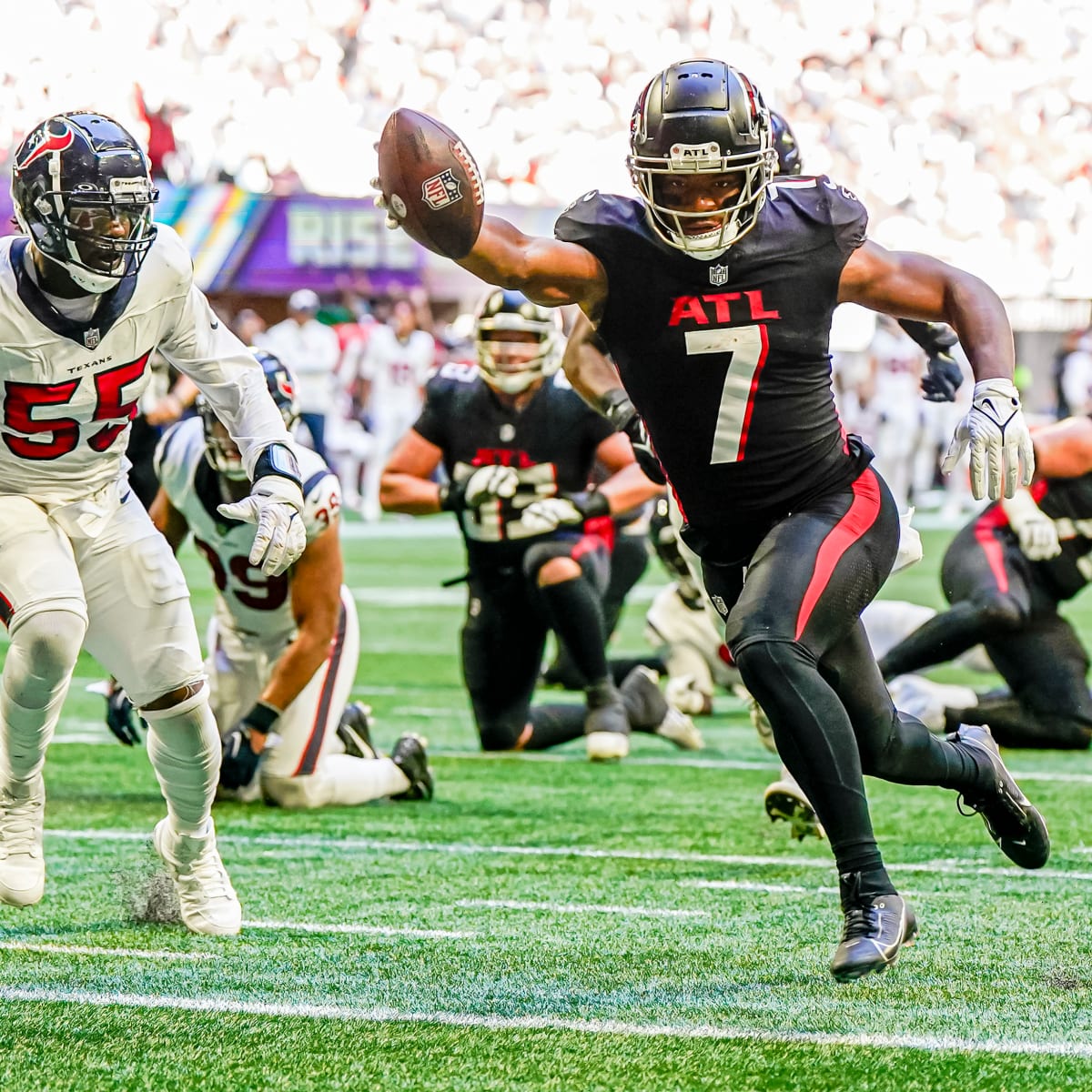 NFL: Bijan Robinson scores 1st NFL touchdown in Atlanta Falcons