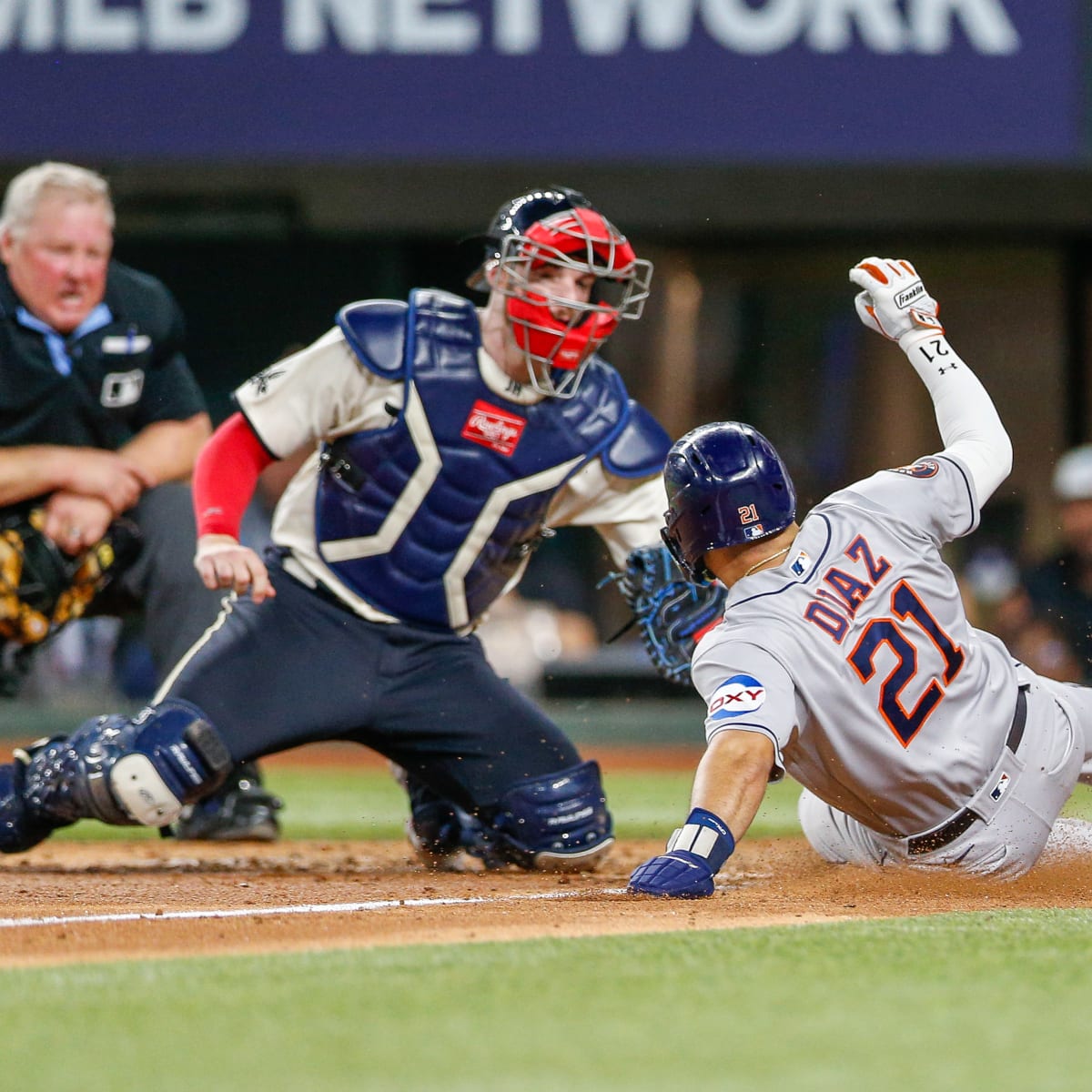 Lone Star Shootout: Astros rally for 12-11 win to take series over