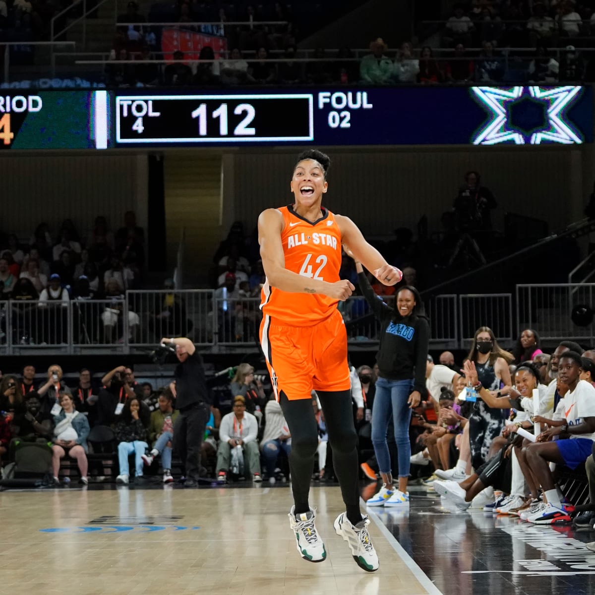extinción mediodía Interminable Candace Parker Wears Newest Adidas Sneaker at WNBA All-Star Game - Sports  Illustrated FanNation Kicks News, Analysis and More