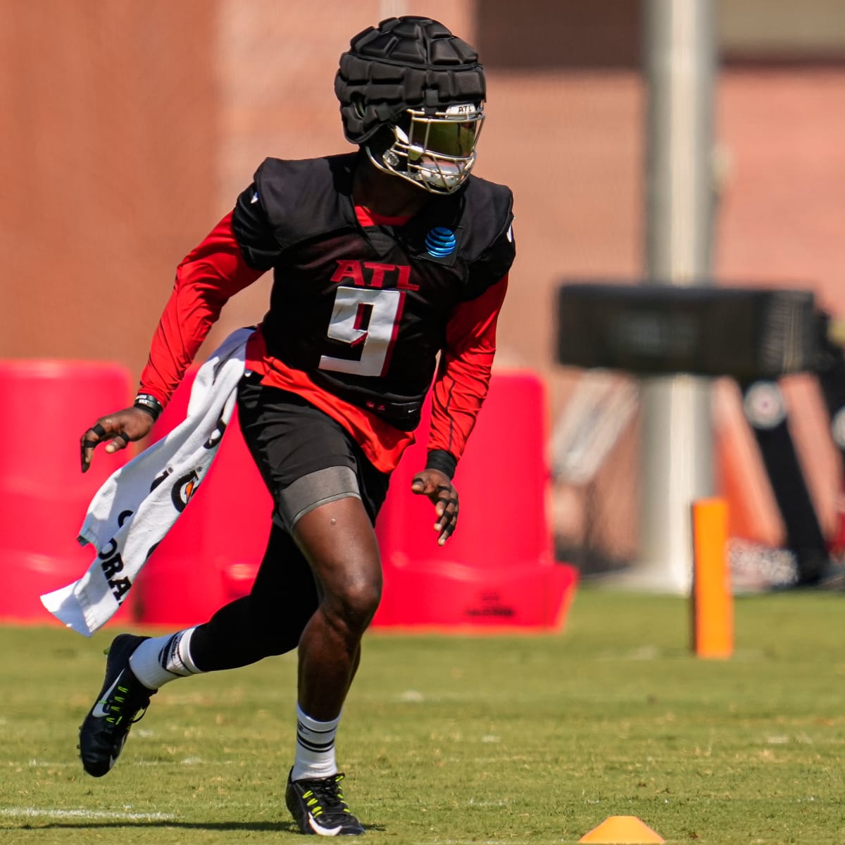 Lorenzo Carter to ink new deal with Atlanta Falcons