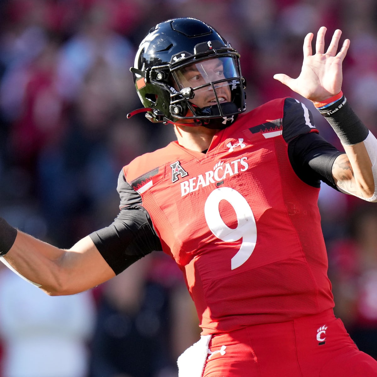 Indianapolis Colts worked out Cincinnati QB Desmond Ridder