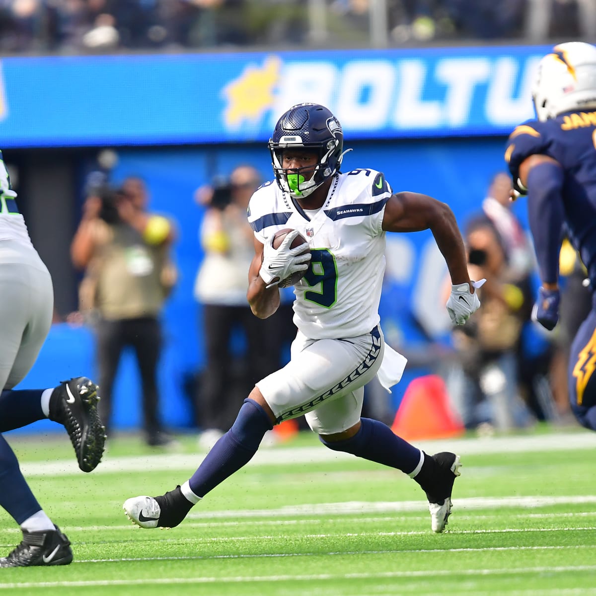 Kenneth Walker III powers Seahawks past Panthers, Fieldlevel