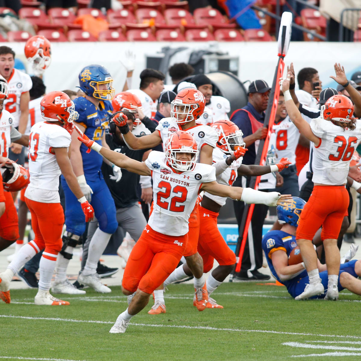 PFF College on X: The Tampa Bay Buccaneers pick Sam Houston State CB Zyon  McCollum at No. 157 overall. 79.3 PFF grade in 2021 (4th among WAC CBs) 