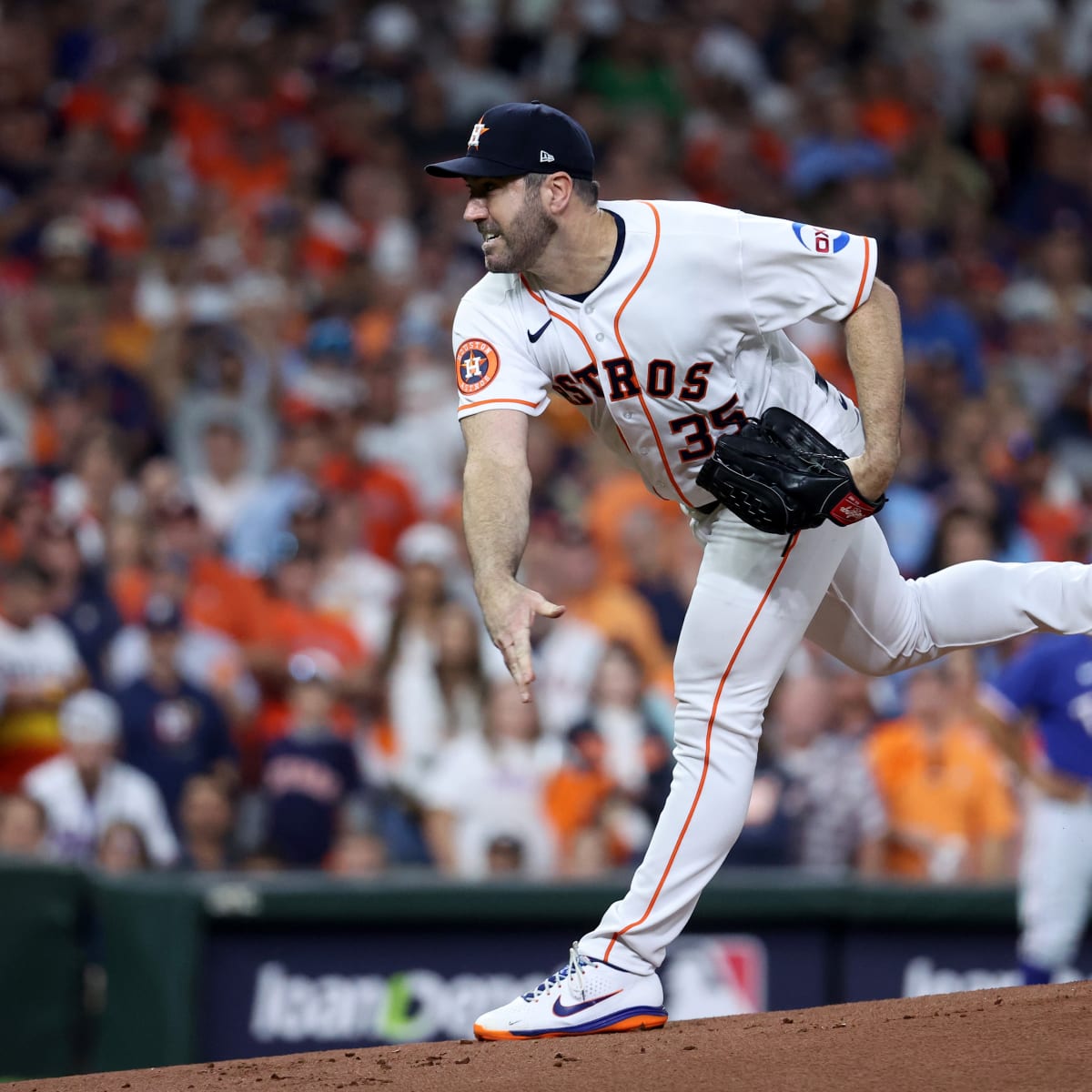 Lowly Reds rough up Astros' Verlander