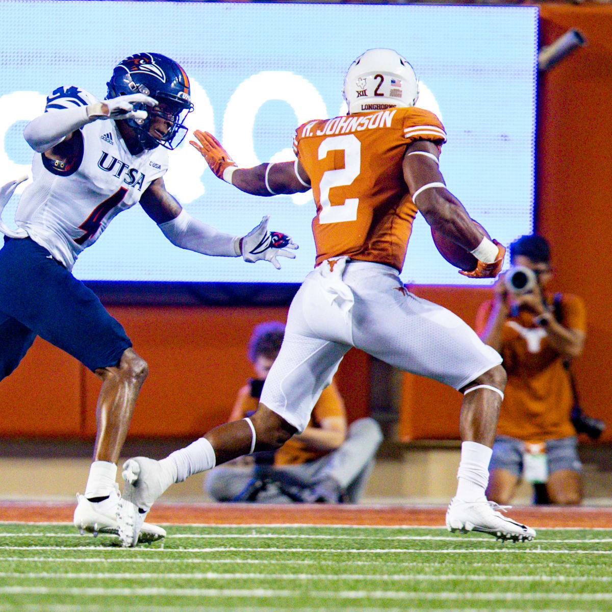 Chicago Bears select Texas RB Roschon Johnson in the fourth round of the NFL  draft