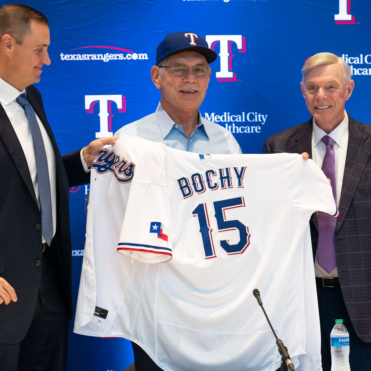 Texas Rangers hire Bruce Bochy to be new manager