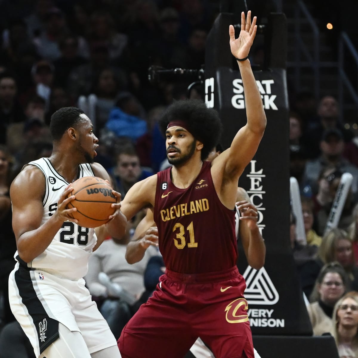 Mitchell scores 41 as Cavs hand Spurs 13th straight loss