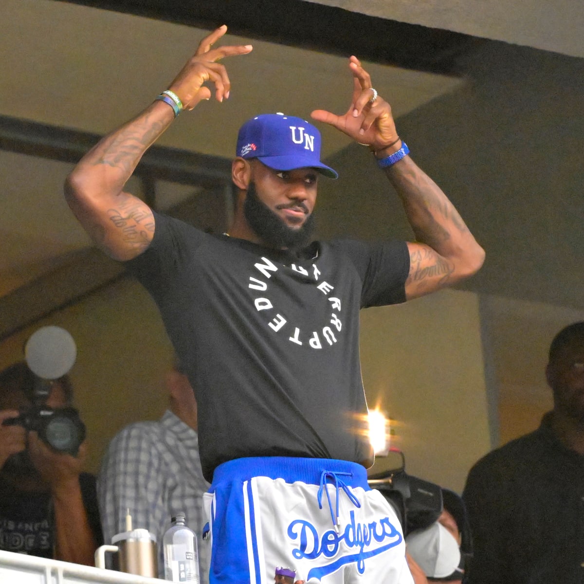 LeBron James Wore the Nike Zoom Vomero 5 to Dodgers Game - Sports  Illustrated FanNation Kicks News, Analysis and More