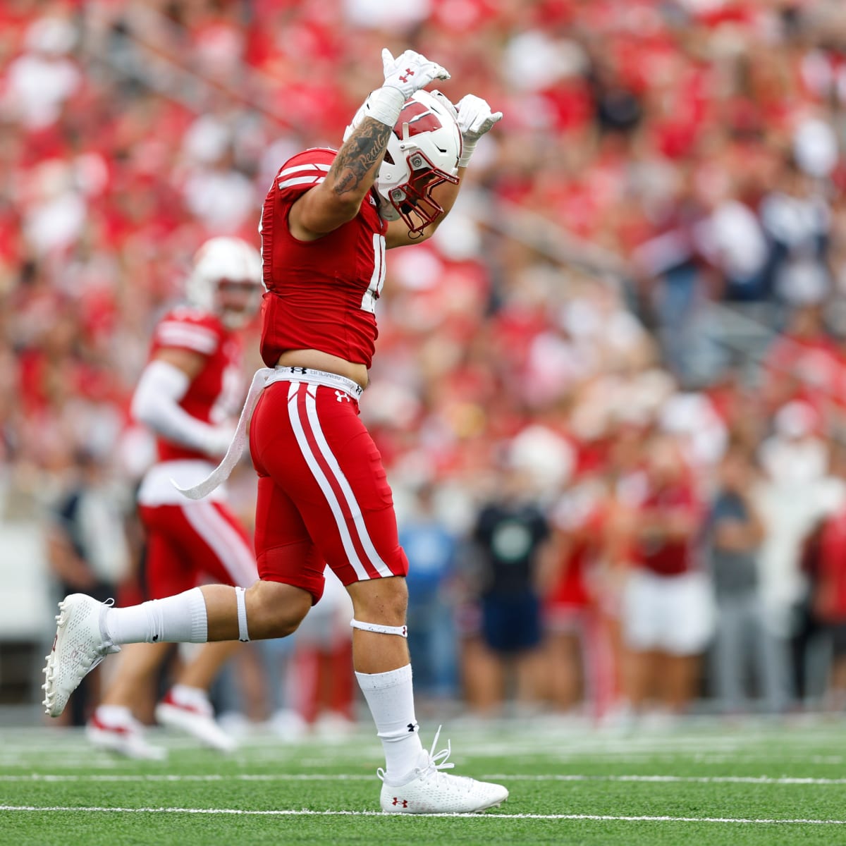 Badgers linebacker Nick Herbig declares for NFL Draft