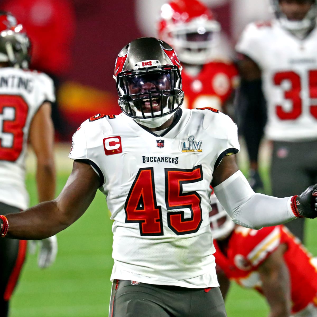 Devin White at Buccaneers camp but not practicing amid holdout