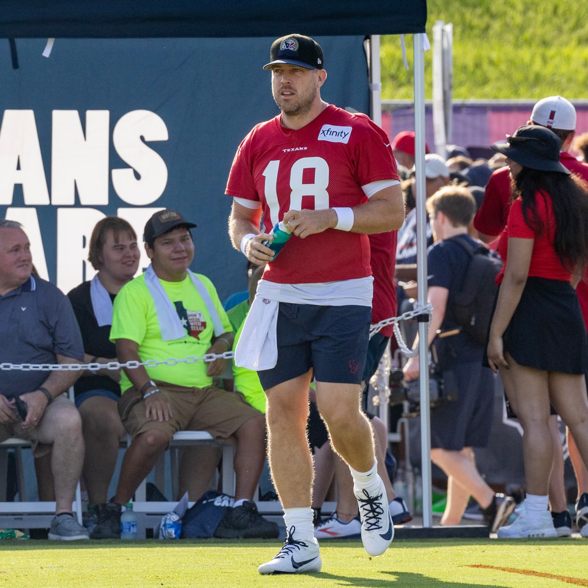 Houston Texans quarterback Case Keenum passes the ball during the NFL  football team's training camp Thursday, July 27, 2023, in Houston. (AP  Photo/Michael Wyke Stock Photo - Alamy