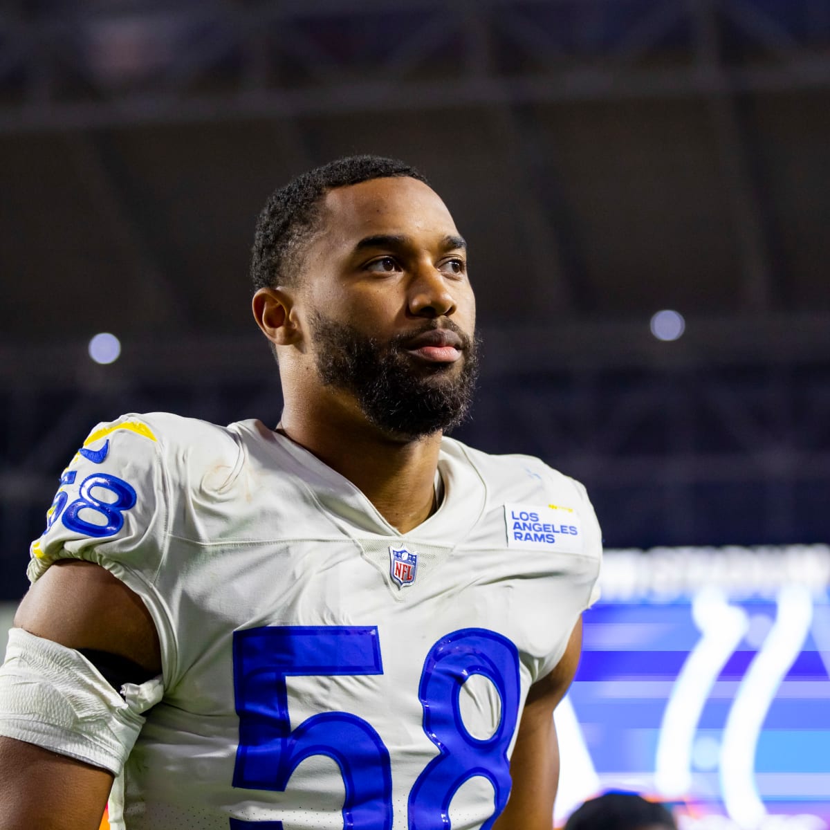 Linebacker (58) Justin Hollins of the Los Angeles Rams against the Dallas  Cowboys in an NFL football game, Sunday, Oct. 9, 2022, in Inglewood, Calif.  Cowboys won 22-10. (AP Photo/Jeff Lewis Stock Photo - Alamy