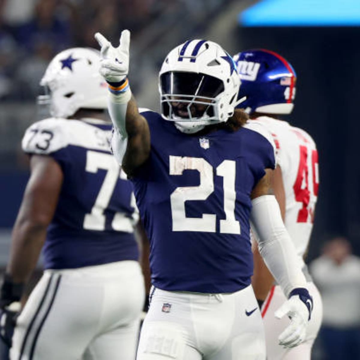 Dallas Cowboys 'Feed Zeke' as Ezekiel Elliott Downs New York Giants, Chases  Eagles in NFC East - FanNation Dallas Cowboys News, Analysis and More