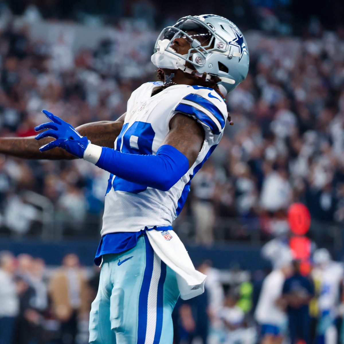 Dallas Cowboys CeeDee Lamb in Christmas Spirit in First Half vs.  Philadelphia Eagles - FanNation Dallas Cowboys News, Analysis and More