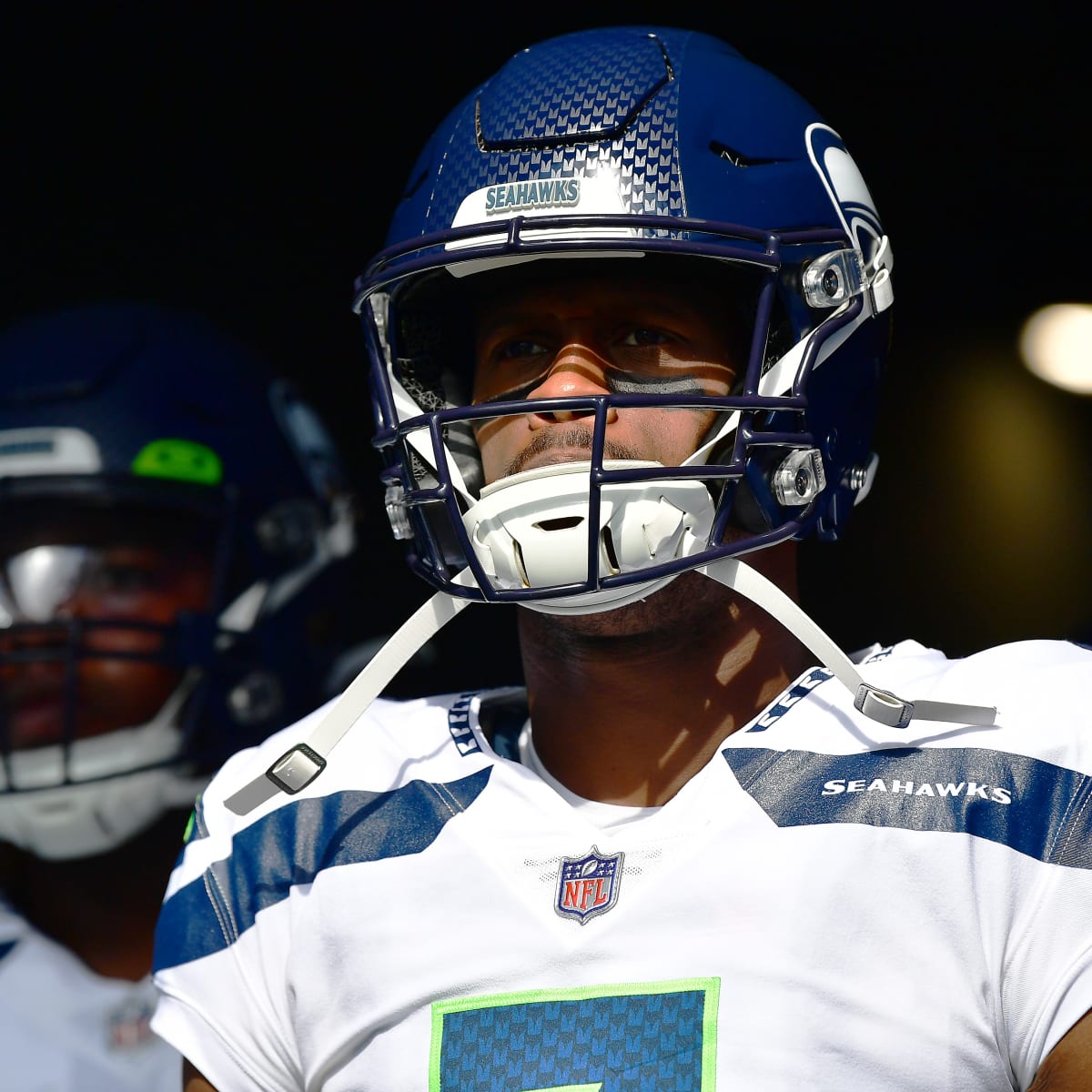 Seahawks announce official re-signing of Geno Smith