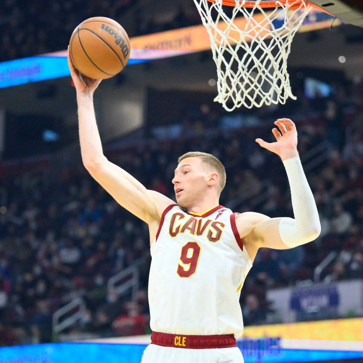 Cavaliers' Dylan Windler has knee surgery, out indefinitely