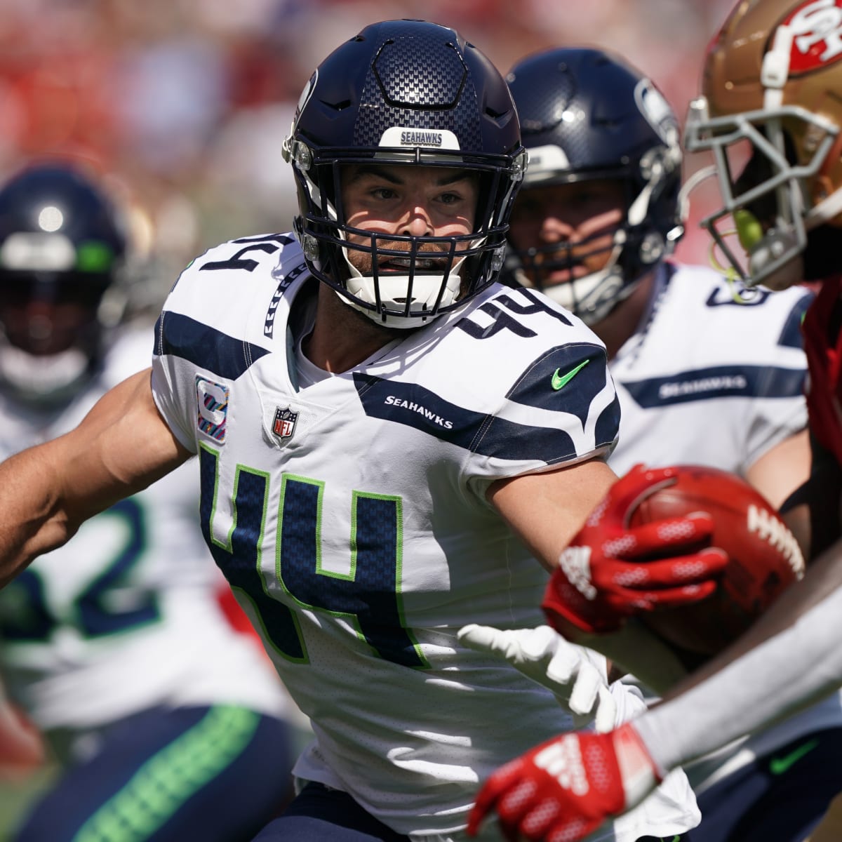 Seahawks special teams captain Nick Bellore re-signs to a 2-year