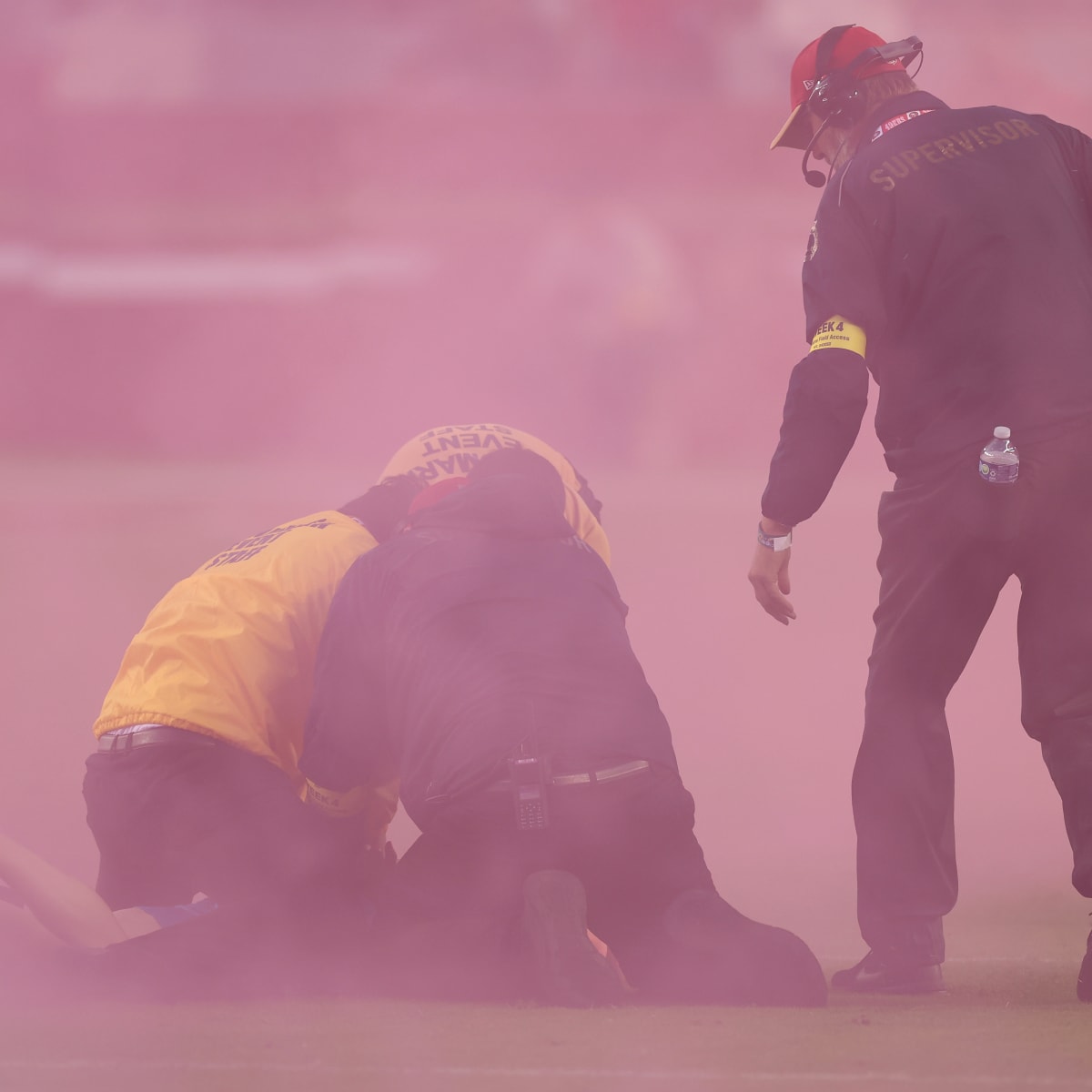 NFL 2022: Bobby Wagner tackles streaker, video, reaction, pink smoke,  gender reveal, San Francisco 49ers vs Los Angeles Rams