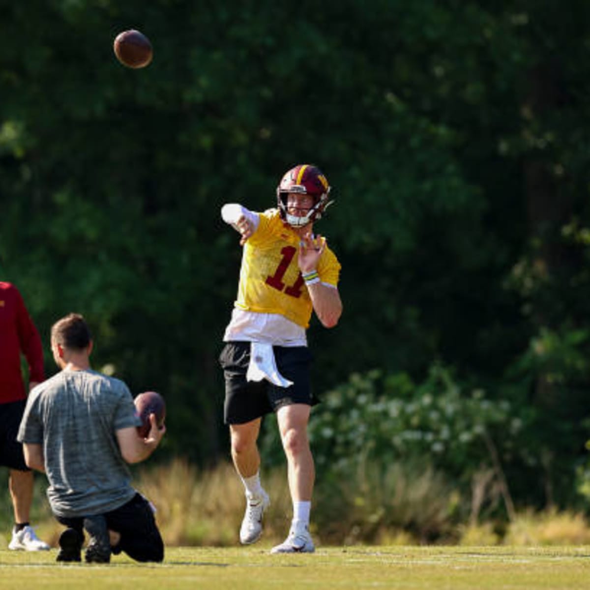 Commanders QB Carson Wentz is using a Riddell SpeedFlex Precision