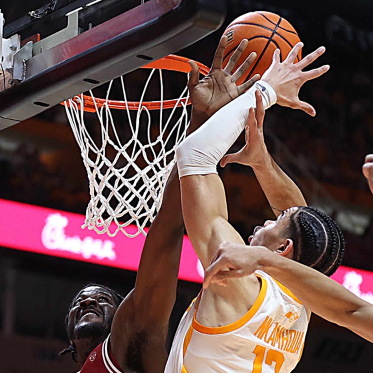 Controversial call sparks Alabama victory as Tennessee loses first SEC  Tournament game of 2021 - Sports Illustrated Tennessee Volunteers News,  Analysis and More