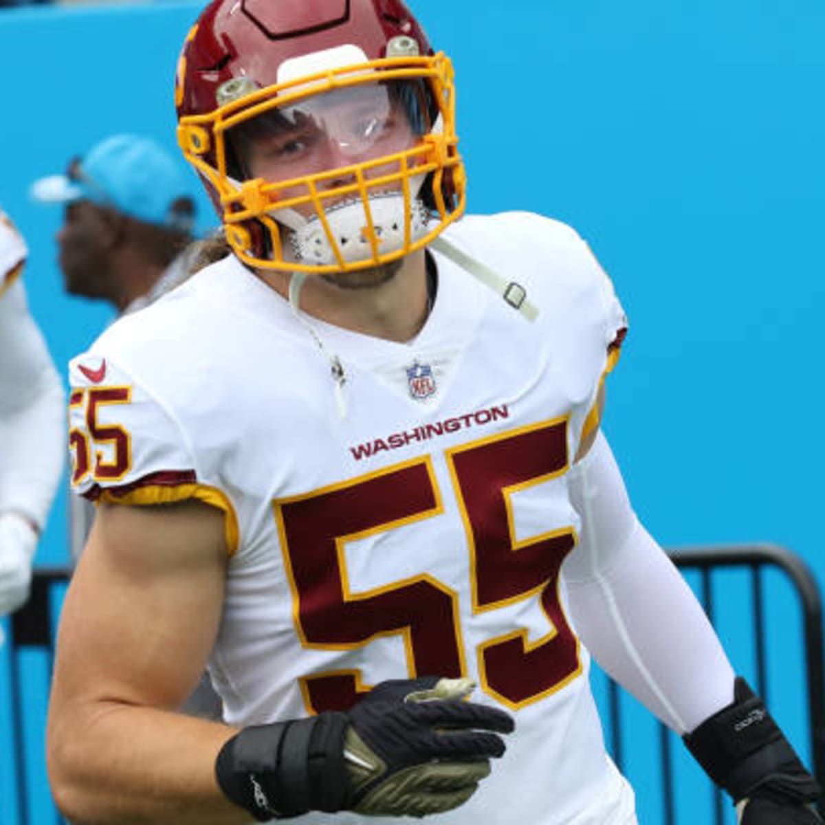 Washington Redskins linebacker Cole Holcomb (55) defends against the Dallas  Cowboys during the second half of an NFL football game in Arlington, Texas,  Sunday, Dec. 15, 2019. (AP Photo/Michael Ainsworth Stock Photo - Alamy