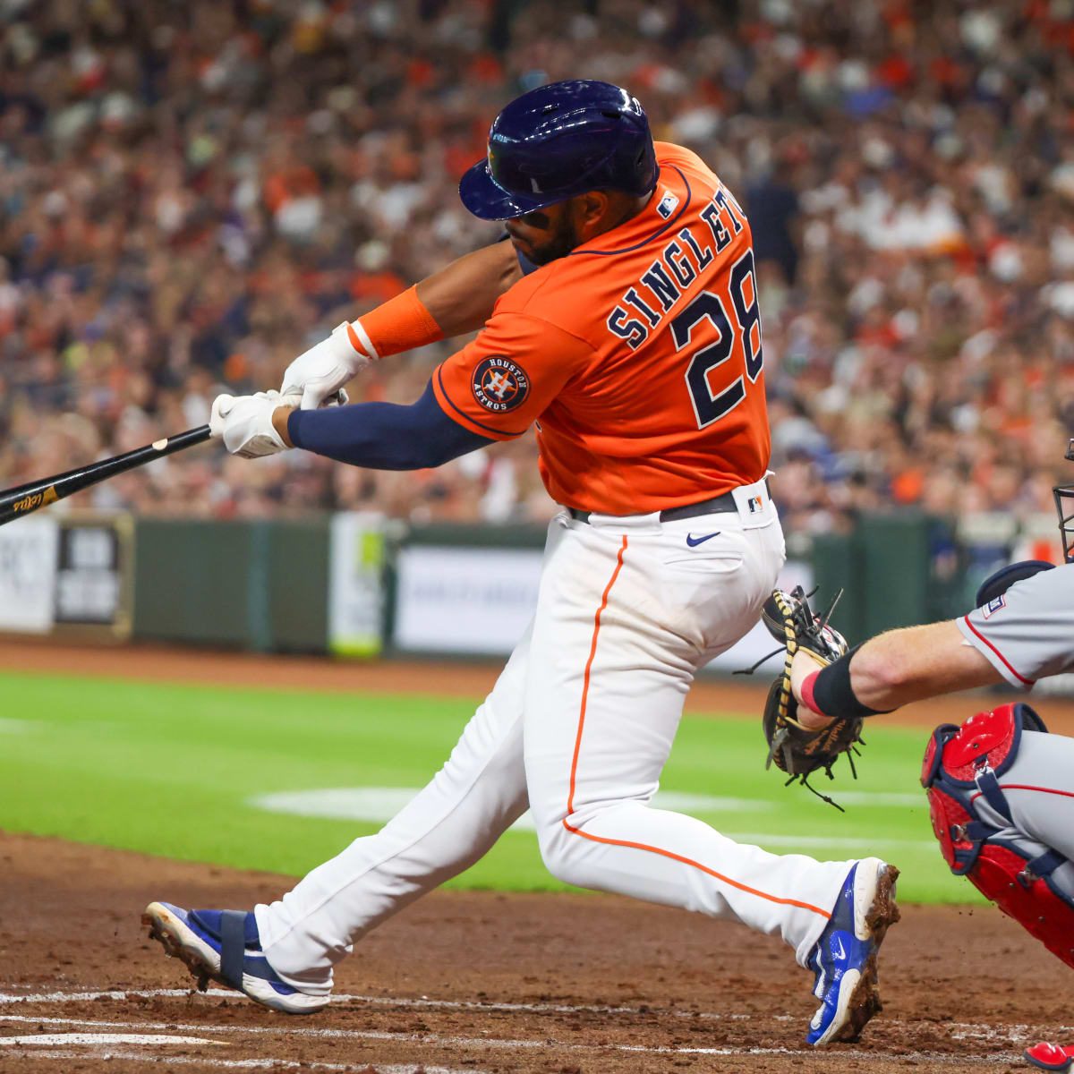 Astros' first baseman ends eight-year home run drought, hits two against  Angels