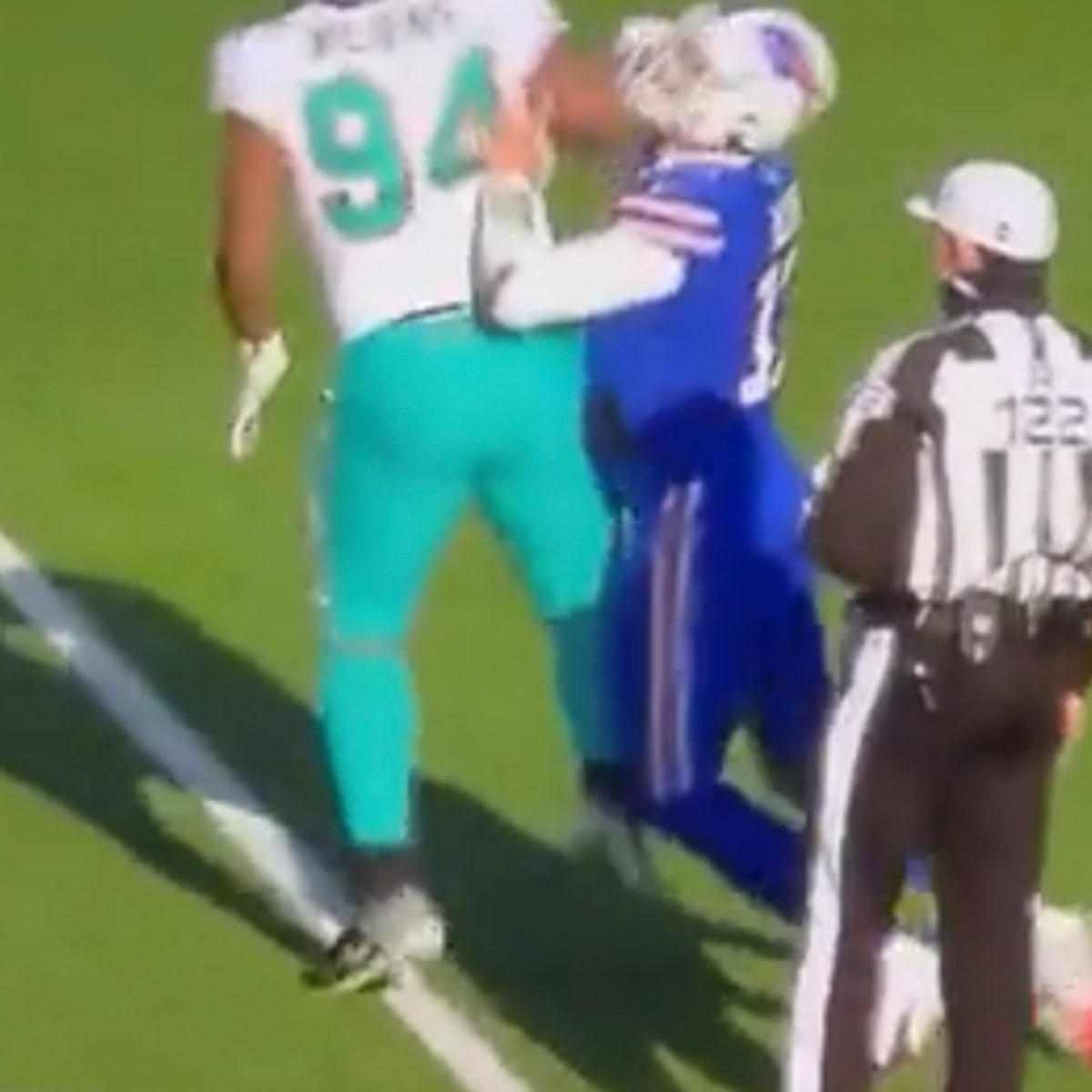 Bills-Dolphins Brawl Ensues After Josh Allen & Christian Wilkins Get into It