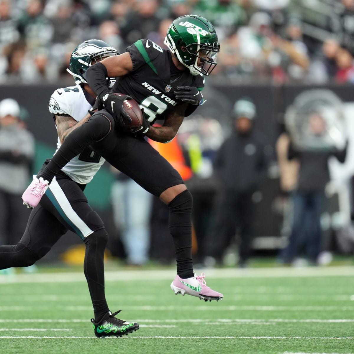 Source: Browns get WR Elijah Moore from Jets, bring back LB Walker –  News-Herald