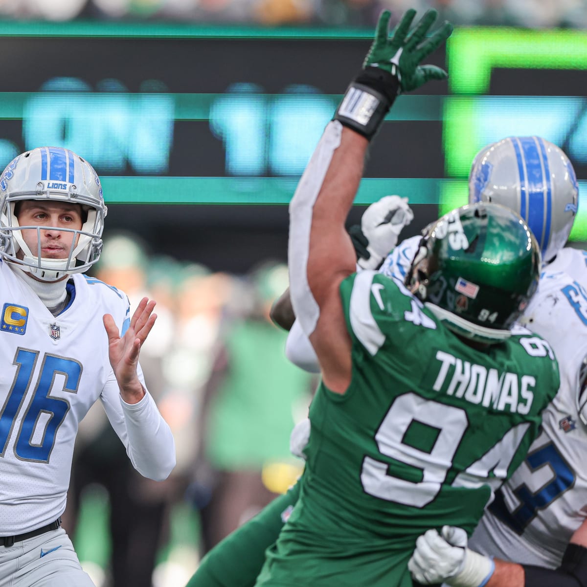 New York Jets defensive end Solomon Thomas (94) waits with