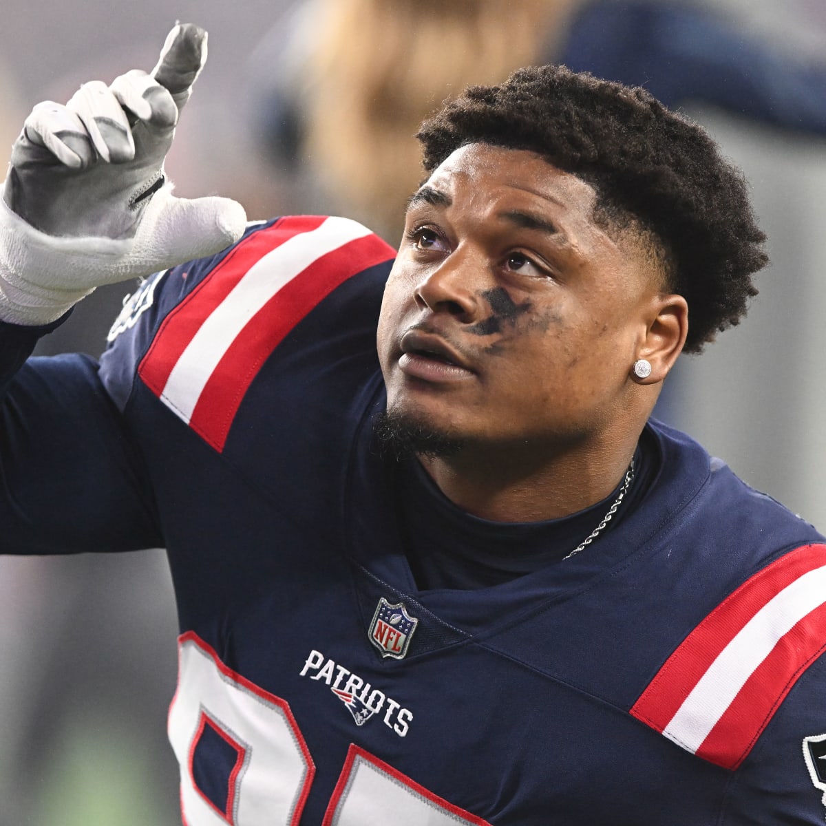 Former Patriots DE DaMarcus Mitchell signs with NFC West team